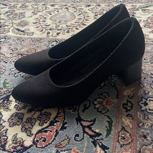 Vivaia Tamia Almond Toe Chunky Heel Black Solid Pump Knit Comfort Size 7.5